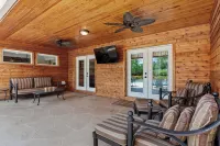 Tropical Oasis ~ Game Room ~ Spectacular Gardens ~ Heated 32' Saltwater Pool