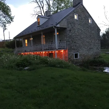 SPRINGHOUSE  1803 - UNIQUE HISTORIC HOME