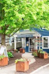Charming 1 bedroom apartment in welcoming & walkable historic Waterbury Village