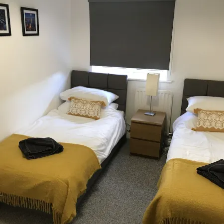 Riverside Home. 3 Bedroom. Free Parking. 10 mins to Newcastle Centre