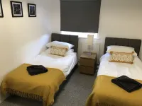 Riverside Home. 3 Bedroom. Free Parking. 10 mins to Newcastle Centre