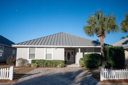 Charming Beach Cottage, Beach Chair Service Included