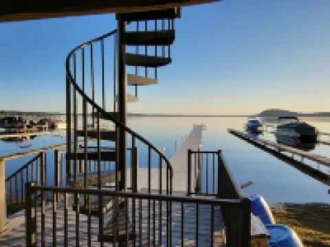 Lakefront, Dock, Near Restaurants, Track & Downtown Saratoga Springs! Hotels in Malta