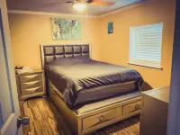 Posh 2 BR 1 Ba Close to Beach Shops and Bases in central fort Walton beach