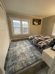 2 block walk to Manchester shops! Short drive to slopes! Pet friendly.
