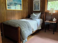 Cozy Home on Fox River w/ Outdoor Living  - 19 min  to EAA, 50 min to Lambeau Hotels in Omro