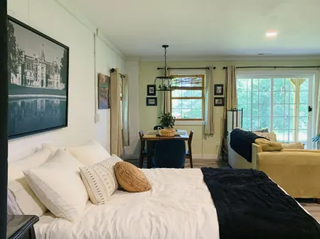 Sunset Heights Отели рядом с достопримечательностью «Блу-Ридж-Паркуэй»