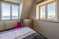 Luxurious villa, breathtaking sea view, 10 meters from the beach, 5 bedrooms, 10 people