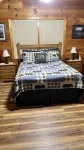 2 Bedroom Cabin  - 2 miles to Parkway