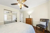 Golf & Beach Getaway Home 2 /2 with Golf Cart Hotels near The Shell Factory and Nature Park