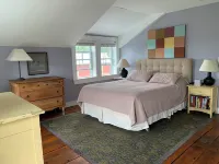 Catskill Farmhouse, mountain views, spring-fed swimming pond with deck, 22 acres