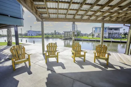 Perfect little Getaway for the fishers and beach goers!