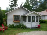Keene Cozy Cottage in the Heart of the Adirondack Mountains! 빅 슬라이드 산 주변 호텔