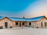 Longhorn•Pool•Cabana Kitchen•Quiet SubDiv•Sleeps 27•FREE Frio Access +VIP Perks Hotels in Concan