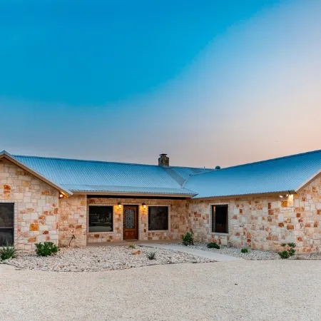 Longhorn•Pool•Cabana Kitchen•Quiet SubDiv•Sleeps 27•FREE Frio Access +VIP Perks