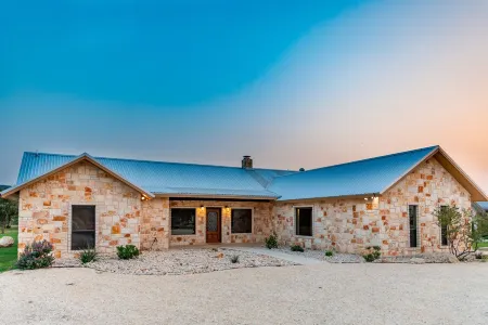 Longhorn•Pool•Cabana Kitchen•Quiet SubDiv•Sleeps 27•FREE Frio Access +VIP Perks