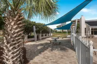 BEACH HOUSE! 3 Min Walk to Private Beach.. Pickleball.. Golf Cart.. Heated Pool! - Bungalows