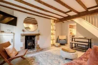 SpringCottage  in the Cotswolds lovingly restored period property & pet friendly