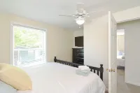 Blue Breeze - Private lakefront w/ Hot Tub Hotel a Middleton