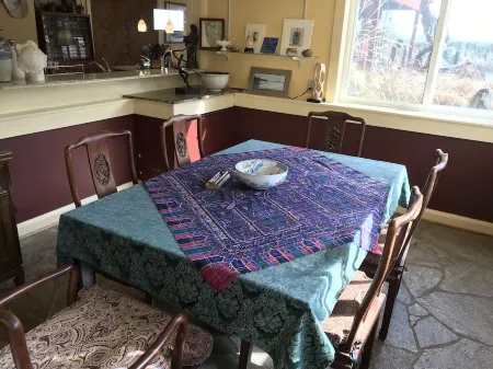 Contemporary Flat on a Christmas tree farm 5 Minutes to Oregon State University