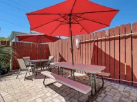 Historic Savannah Condo w/Outdoor Pool - 2Bd+Bonus, Sleep 8. Walk to Everything!