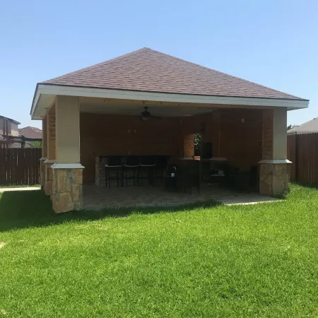 Kika’s House-Lovely 4 Bedroom Home, Entertainment Patio, newly furnished