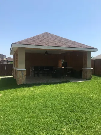 Kika’s House-Lovely 4 Bedroom Home, Entertainment Patio, newly furnished