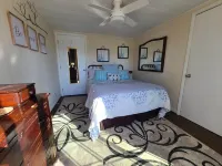 Lake Front Sleeps 4. Close to Waterfalls, Parks, Golf, Fishing & Dog Friendly.
