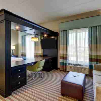Hampton Inn & Suites by Hilton Swansboro Near Camp Lejeune Rooms