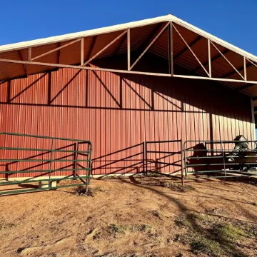 Barndominium on Gorgeous Ranch! Отели в г. Макклейн Каунти