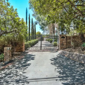 Fallbrook Tuscan villa oasis!