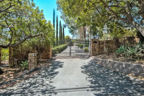Fallbrook Tuscan villa oasis!