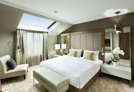 3. 더블트리 바이 ..