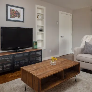 "The Old Post Office" - Mid-Century Mod Apartment in Downtown Driggs - With W/D