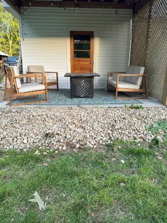 Tiny House + workspace + acreage + near lake
