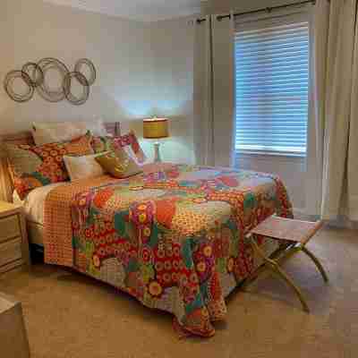 Adorable & recently renovated condo within walking distance to downtown Clemson. Rooms