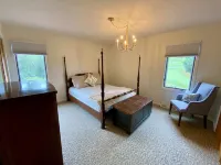 Vineyard Carriage House with High Speed Internet. Hotels in Greene County
