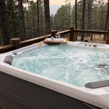 Walk to ski & trails! Luxury lodge, sleeps 17, hot tub, fire pit & fenced yard.