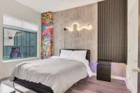 Stylish Vibrant Getaway w/Private Patio next to Bars & Food, 5 minutes from DC!