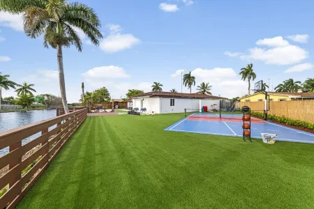 Lakefront Mansion•7Br•Pool•5Min to Hard Rock