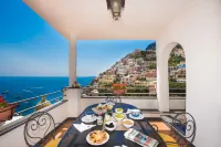 The Moon Positano, only 3 minutes walk to reach the main beach in Positano.