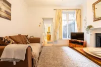 Shelley’s Seaside Stay (Garden / Parking)