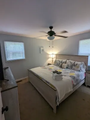 Quiet 4 bedroom close to the beach