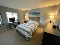 🌴 SPACIOUS CONDO W HEATED POOL & NEARBY BEACHES AND AIRPORTS🌴