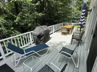 GREAT LOCATION- 4 bedrooms with 2 ensuites. Short walk to beach and town center.