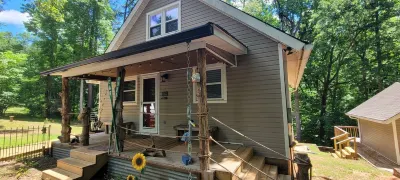 Fish or Relax at "The Oar House" on W.P. Lake PaBella's Winery and Vineyard 주변 호텔