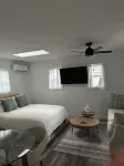 Cozy beach studio within walking distance to the beach.