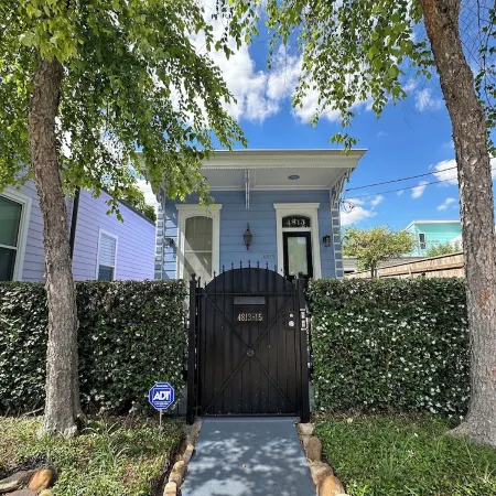 5BR Beautifully Restored Historic New Orleans Home-Privacy Gate & Screened Porch Отели рядом с достопримечательностью «Зоопарк «Одюбон»»