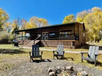LUXURY RIVERFRONT RETREAT: PET FRIENDLY: BRYCE / ZION, RAFTING, FISHING, HIKING