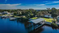Boat house on the gulf - 4 bedrooms / 3 bathrooms
